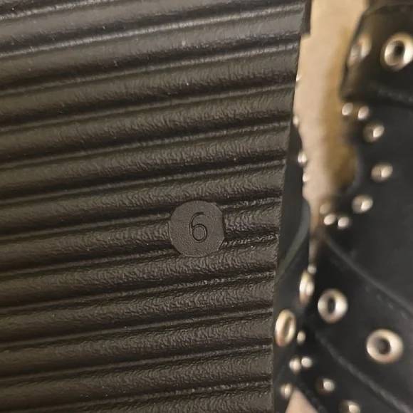 Steve Madden Double Buckle Black Sandals w/Silver Grommets & Details - Picture 10 of 11